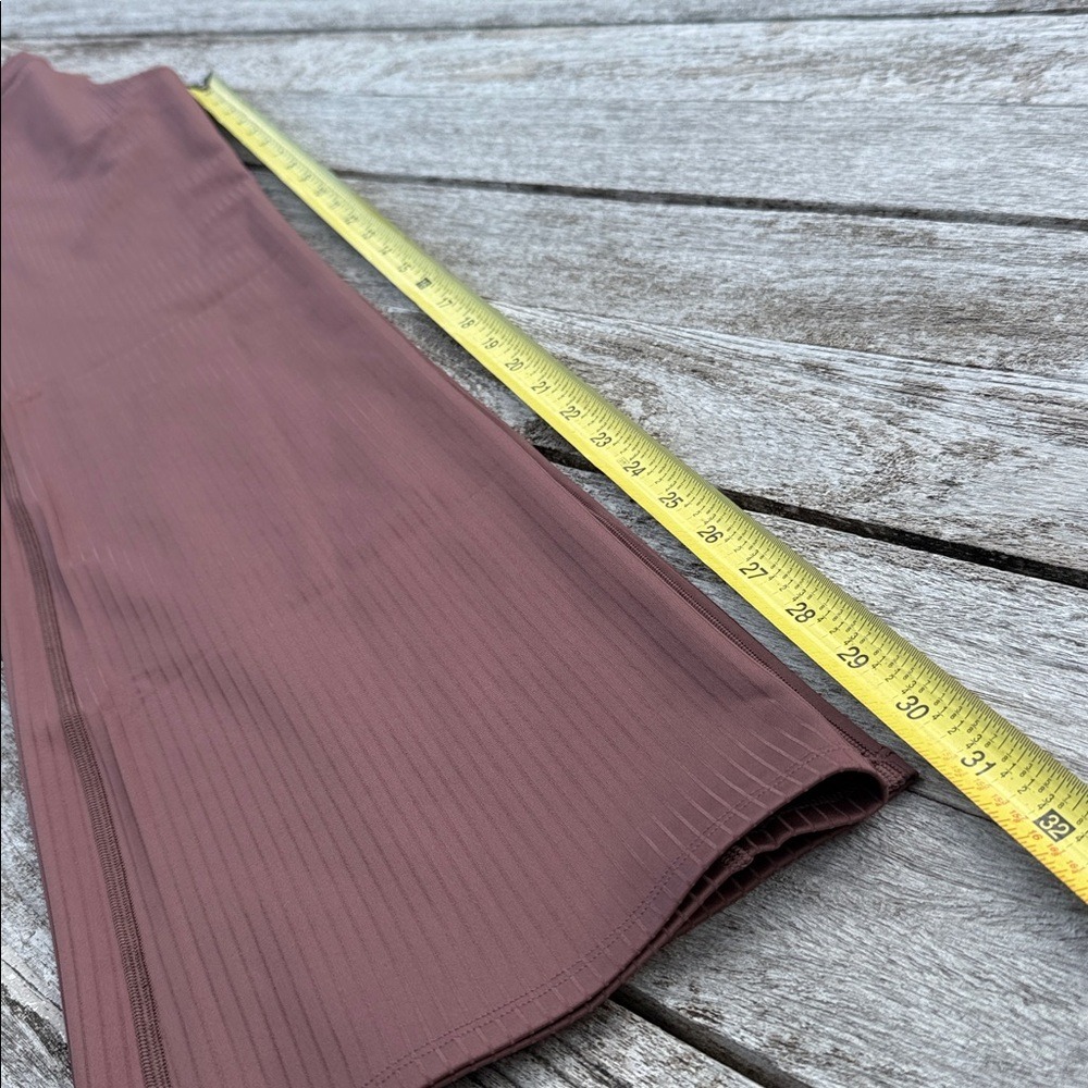 VUORI Inversion Rib Slim Flare SABLE SIZE XS NWT - Picture 6 of 6